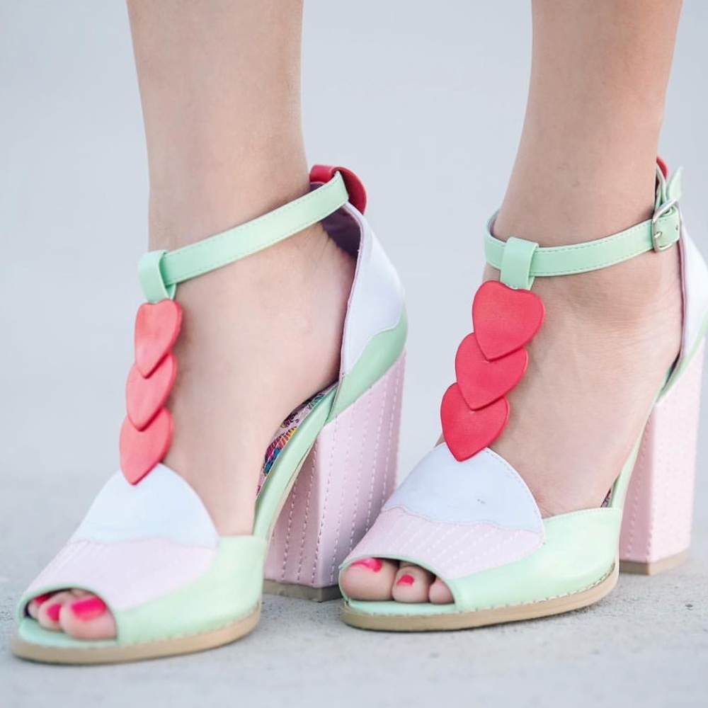 Iron fist cupcake shoes sz 6